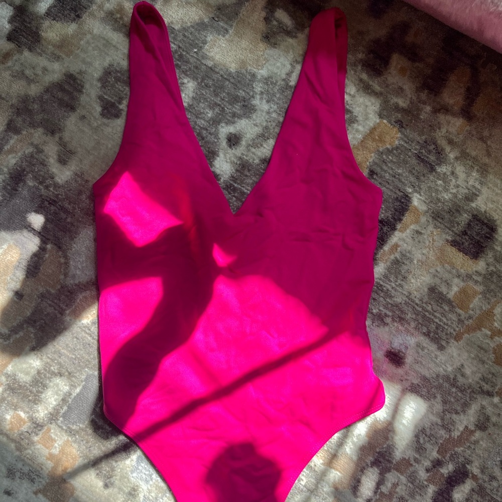 Aritzia Contour V-Neck Bodysuit in Pink!